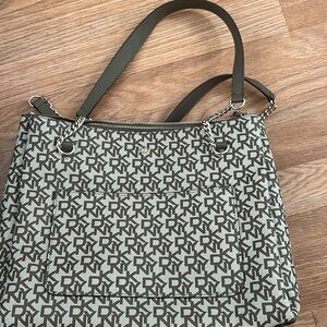 Selling my preloved bag not in use anymore.